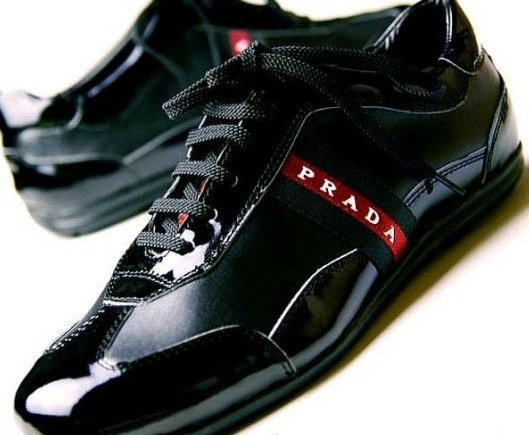 Rs 1 lakh worth shoes stolen from outside mosque