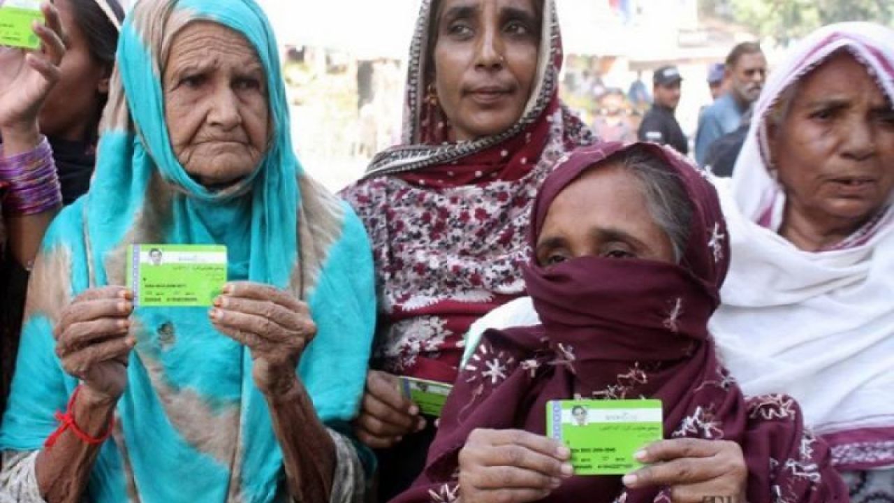 More than 2,500 govt officers were taking benefits from the Benazir Income Support Programme