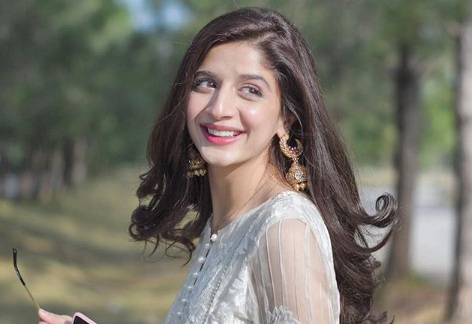 Mawra Hocane smiling