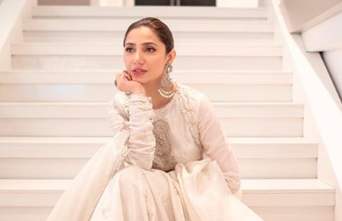 VIDEO: HSY accidentally reveals the name of Mahira Khan’s mystery man