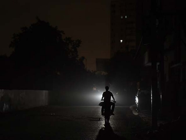 Karachiites lash out at K-electric for power outage, KE responds