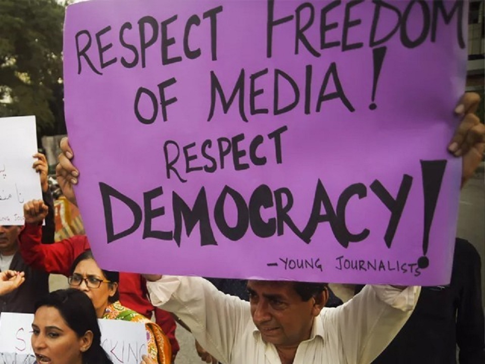 PTI issues list of ‘good’ and ‘bad’ journalists, deletes tweet after backlash