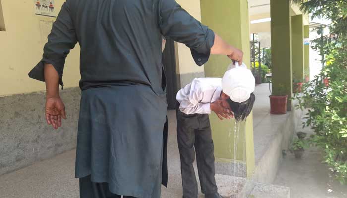 25 school children rushed to hospital due to power outage in intense heat