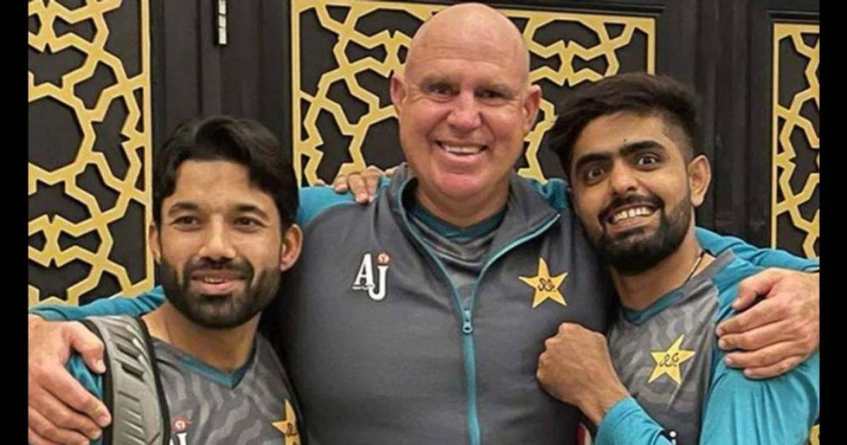 Mohammad Rizwan gifts Matthew Hayden a translation of the Quran