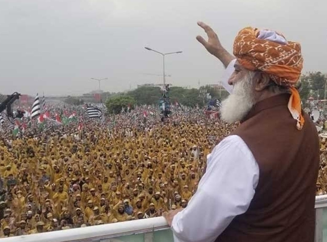 Fazl summons meeting to finalise PDM’s anti-govt strategy, Nawaz will attend