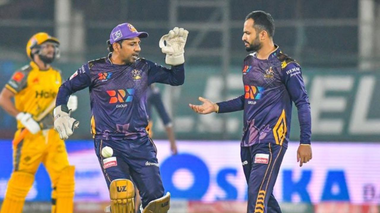 ‘Na Jaa Yar’: Sarfaraz Ahmed disheartened after Mohammad Nawaz’s injury