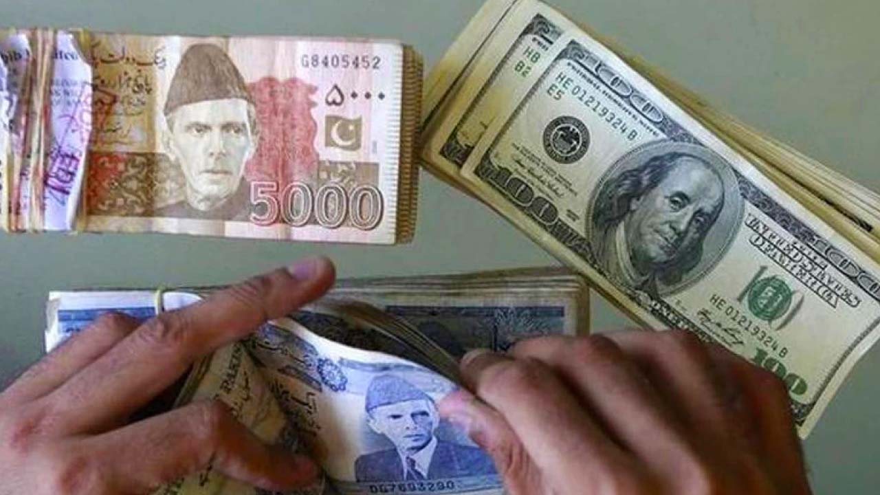 Interbank market: US dollar reaches all-time high against Pakistani rupee, surpassing Rs300 mark