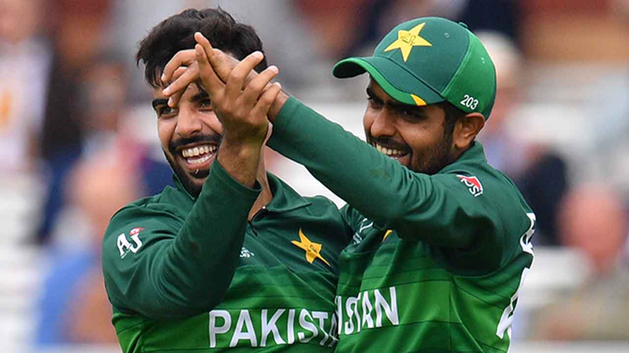 Babar Azam and Shadab Khan caught being themselves