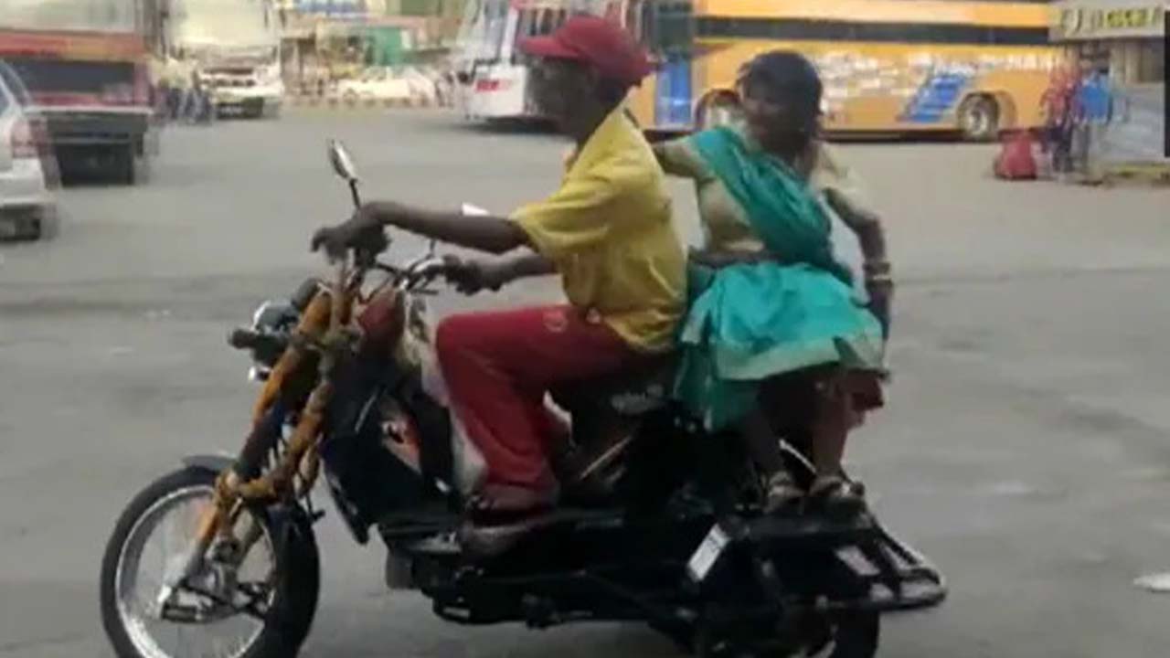 Beggar gifts PKR 234,000 motorbike to wife, both continue begging together