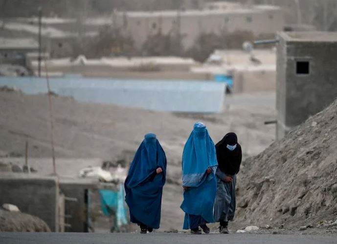 Taliban imposes new ban, men and women cannot eat out together