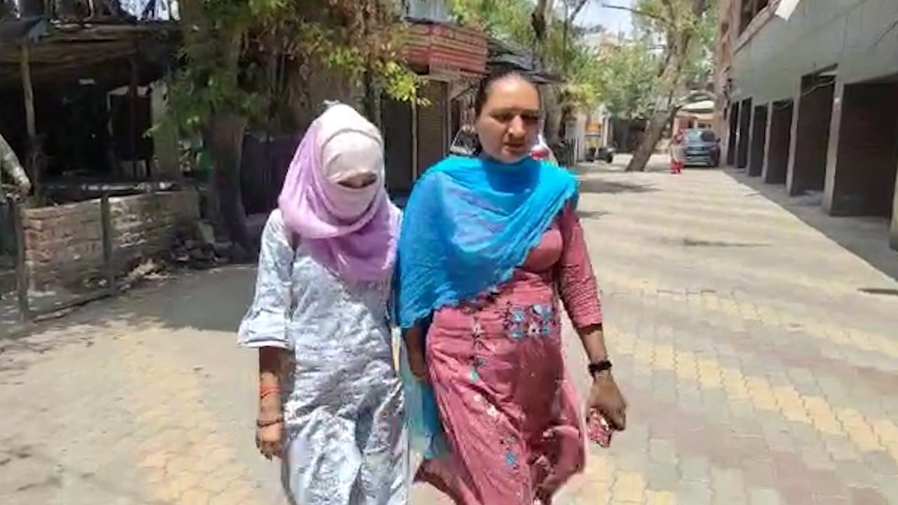 Indian girl stopped from crossing border to meet Pakistani guy