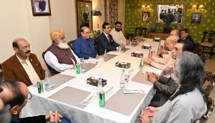 Coalition govt shows ‘full confidence’ in PM Shehbaz, as Zardari hosts dinner ahead of budget
