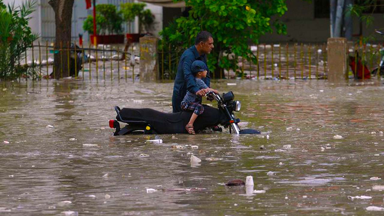 Sindh govt declares Monday public holiday in Karachi and Hyderabad due to heavy rain