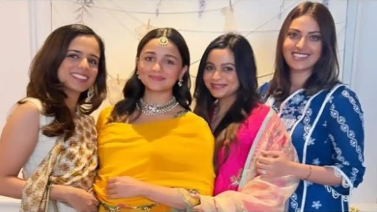Kapoor family hosts a starry baby shower for Alia Bhatt