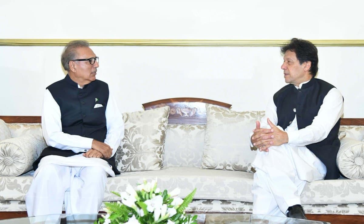President Alvi ‘warns’ Imran Khan about not talking against new army chief