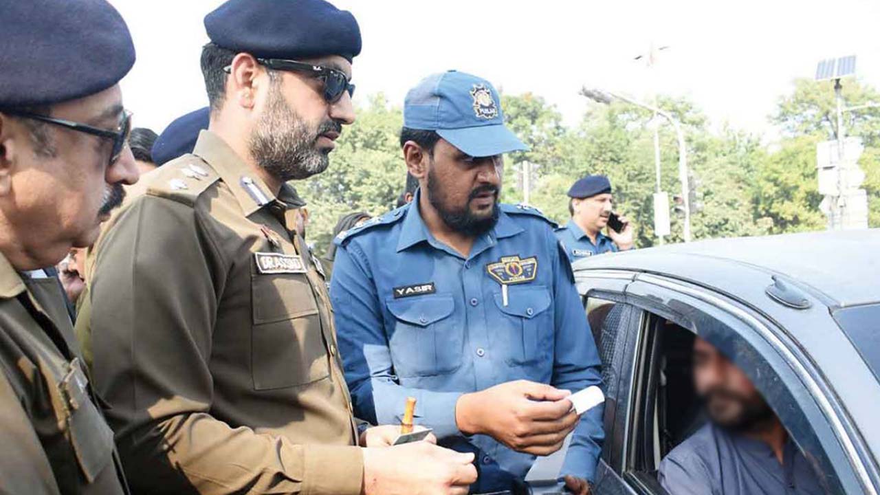 Lahore Traffic Police launches crackdown on drugged drivers, wardens to use alcohol detectors