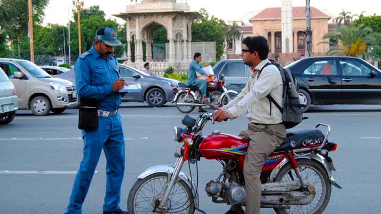 Lahore Traffic Police issues 99,000 challans to motorcyclists in less than a month