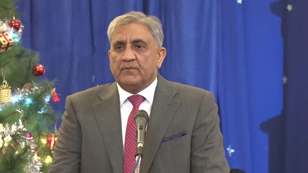 Gen (r) Bajwa watches Pak vs England Test in Pindi