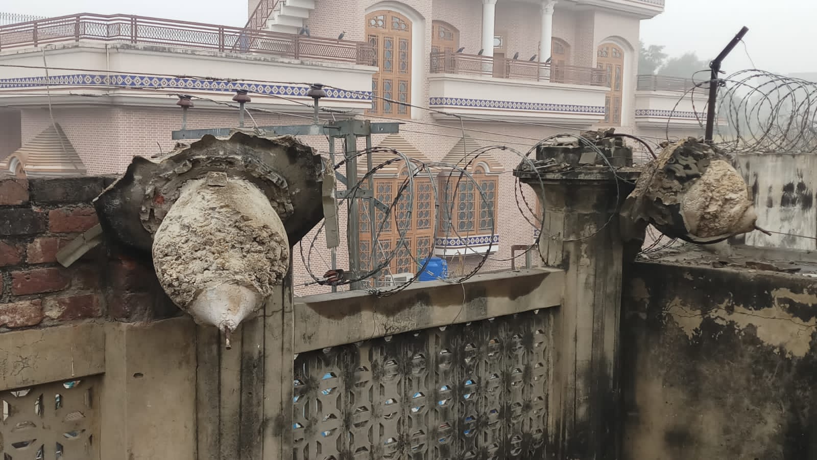 Punjab Police demolishes minaret of Ahmadi Ibadatgah in Wazirabad