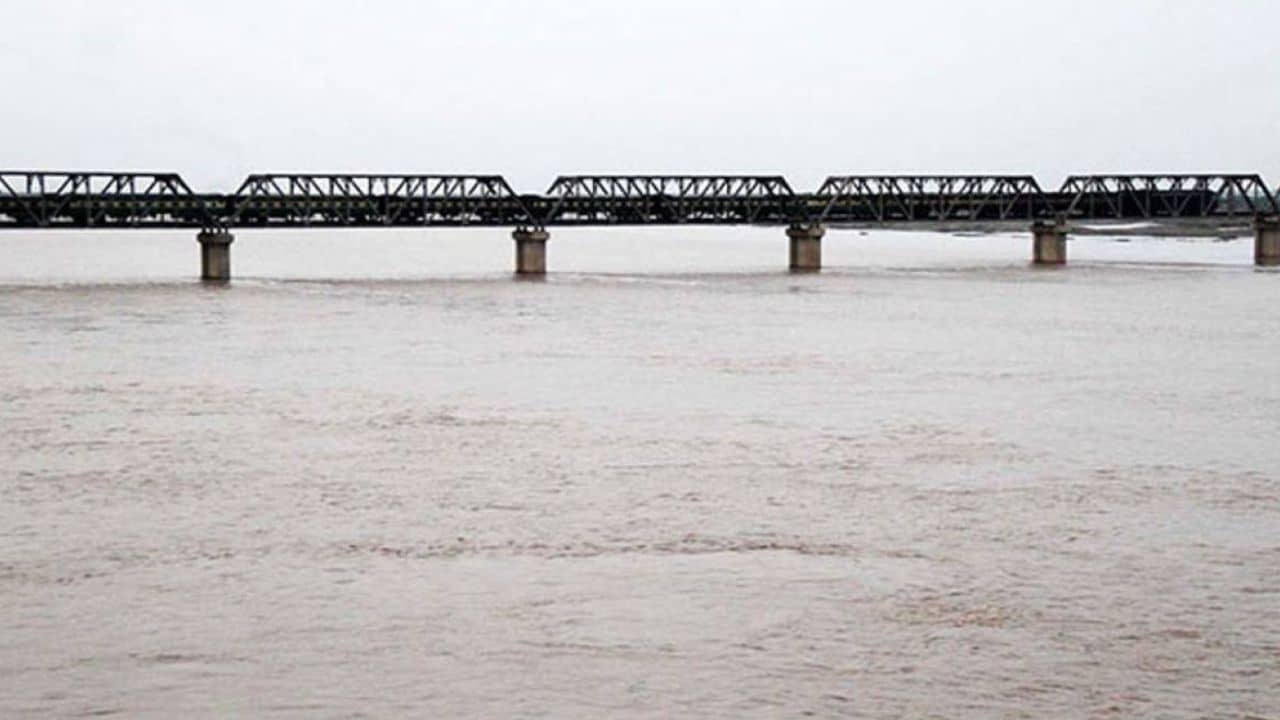 PDMA warns of medium to high-level flood in Sutlej
