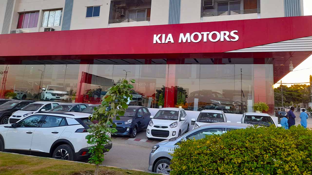 Mysterious closure: Kia Lucky Motors Pakistan closes four showrooms despite rising sales