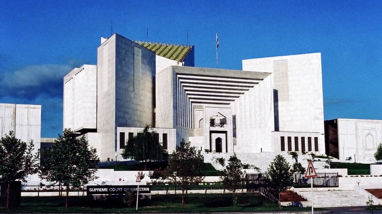 Supreme Court orders restoration of corruption cases against politicians