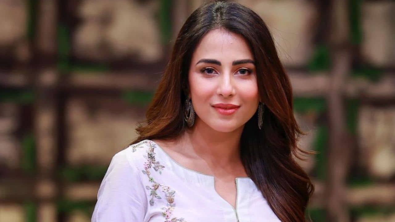 ‘Went out for a pack of cigarettes, still waiting for him to come back’: Ushna Shah talks about her absent father