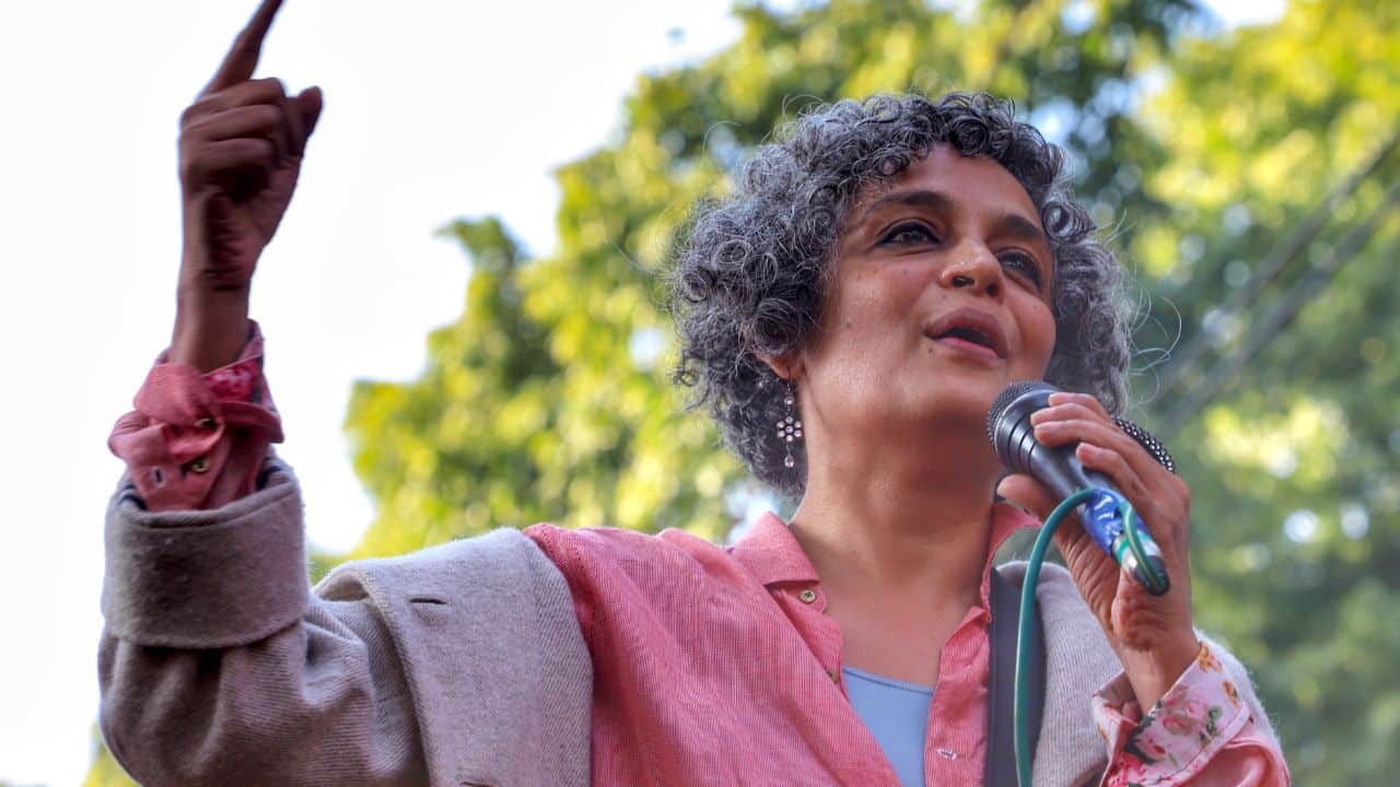Author Arundhati Roy to be prosecuted in India for 2010 speech