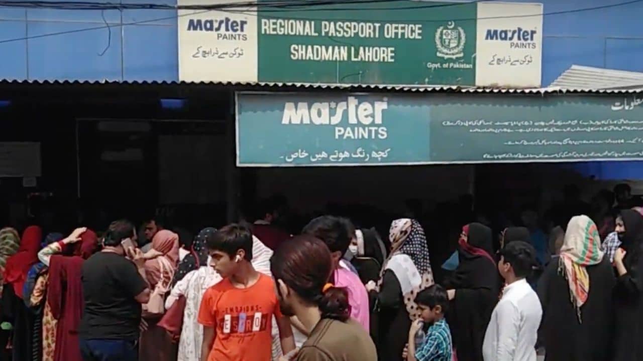 Sardiyon mein Passport office kab jaein?