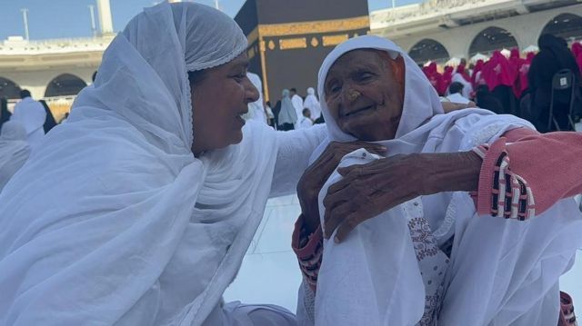 Heartfelt reunion in Makkah: American friend helps divided families meet