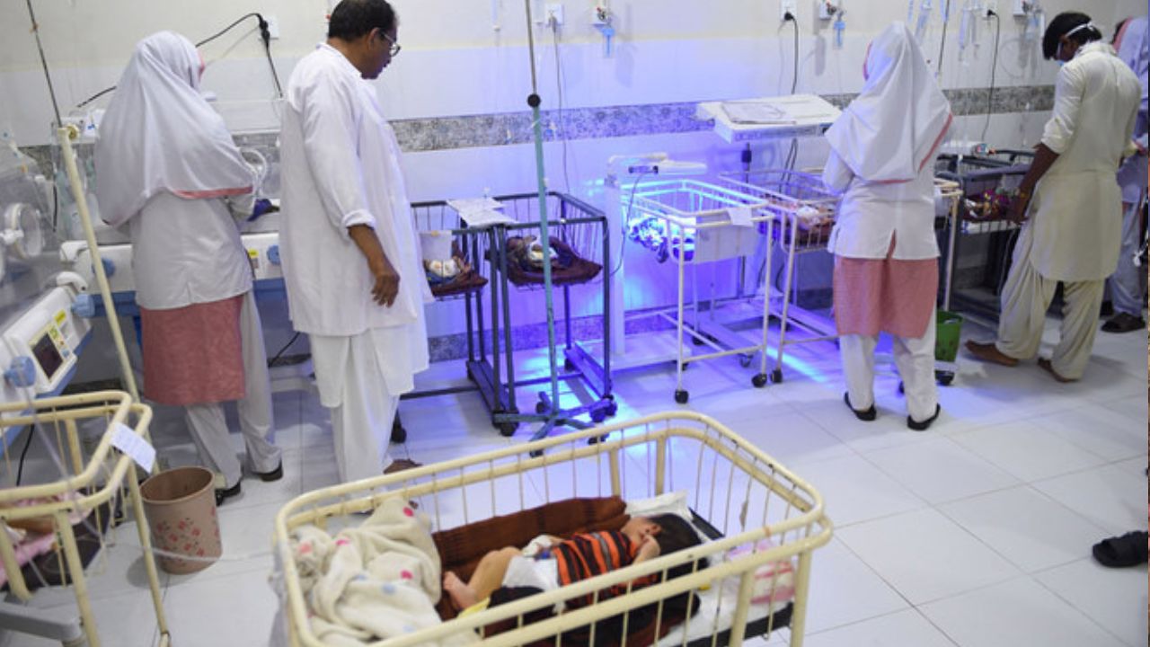 Pneumonia continues consuming lives in Punjab, 251 children affected in last 24 hours