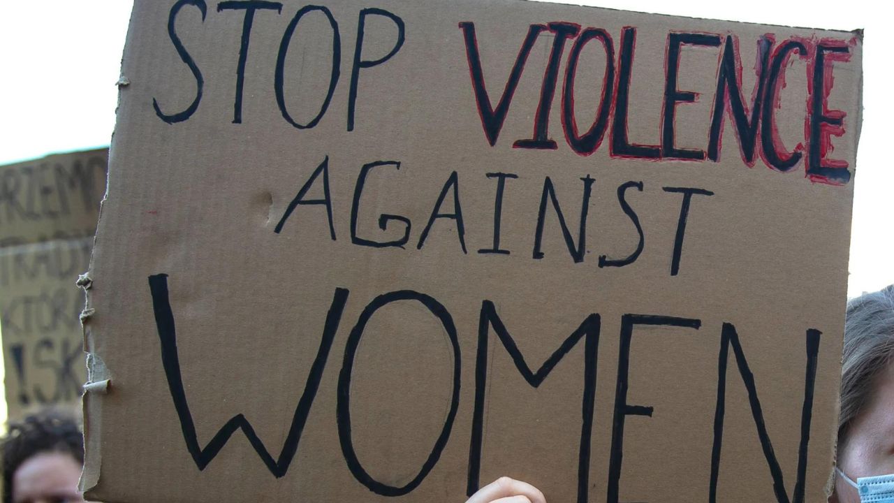 Daughter’s burnt body found in father’s Gujranwala furniture showroom