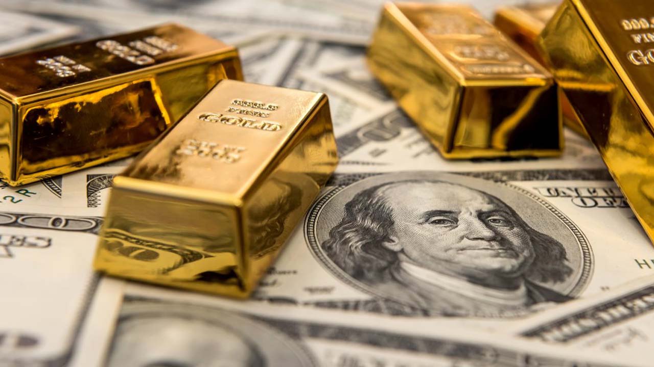 Gold price drops by Rs1,800 per tola as PKR records modest gains