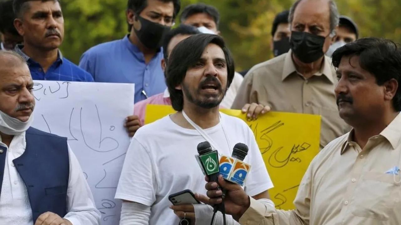 Arrested journalist Asad Toor goes on hunger strike