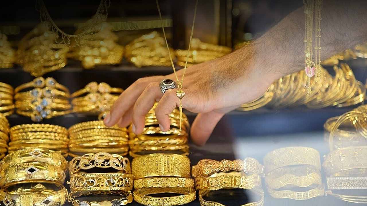 Gold price in Pakistan surges by Rs2,000 per tola after two-day decline