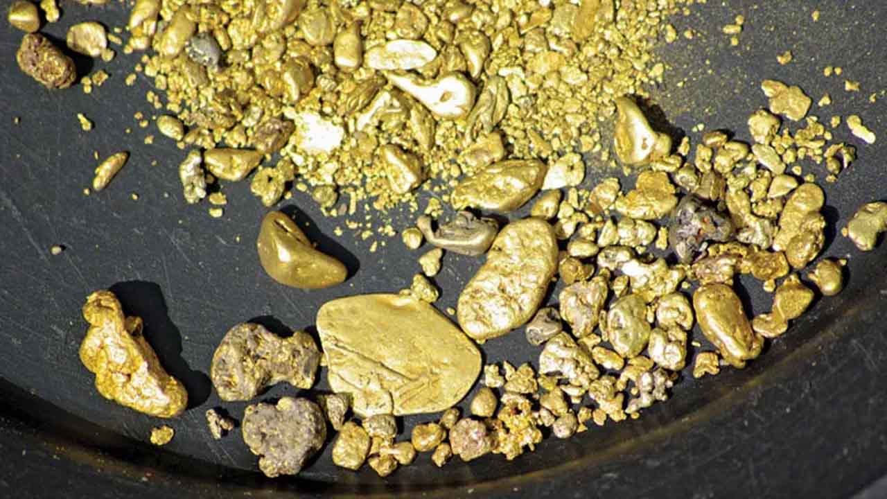 Gold rate increases to Rs215,200 per tola