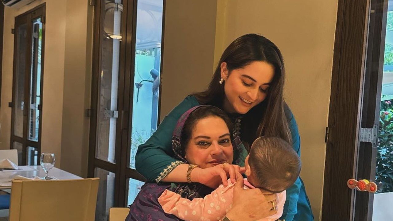 Aiman Khan enjoys Iftar dinner with her mother and daughter