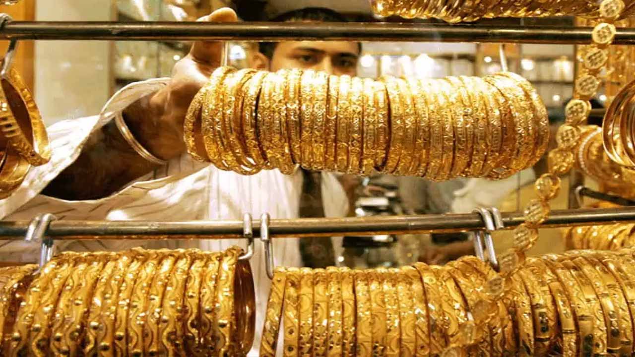 Gold price jumps to record high of Rs277,200 per tola