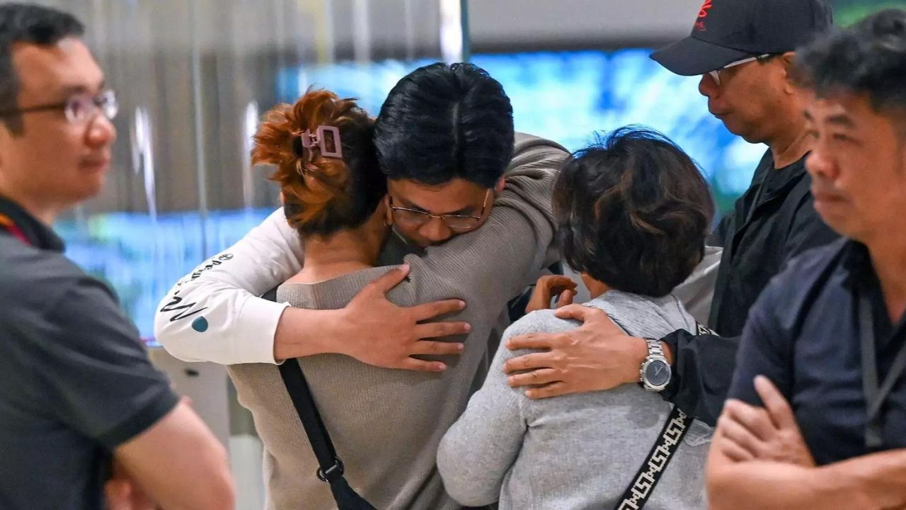 Relieved travellers land in Singapore after deadly turbulence