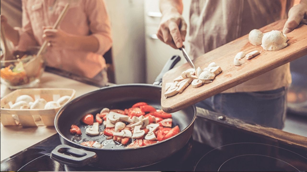 This famous actress has never cooked for her husband