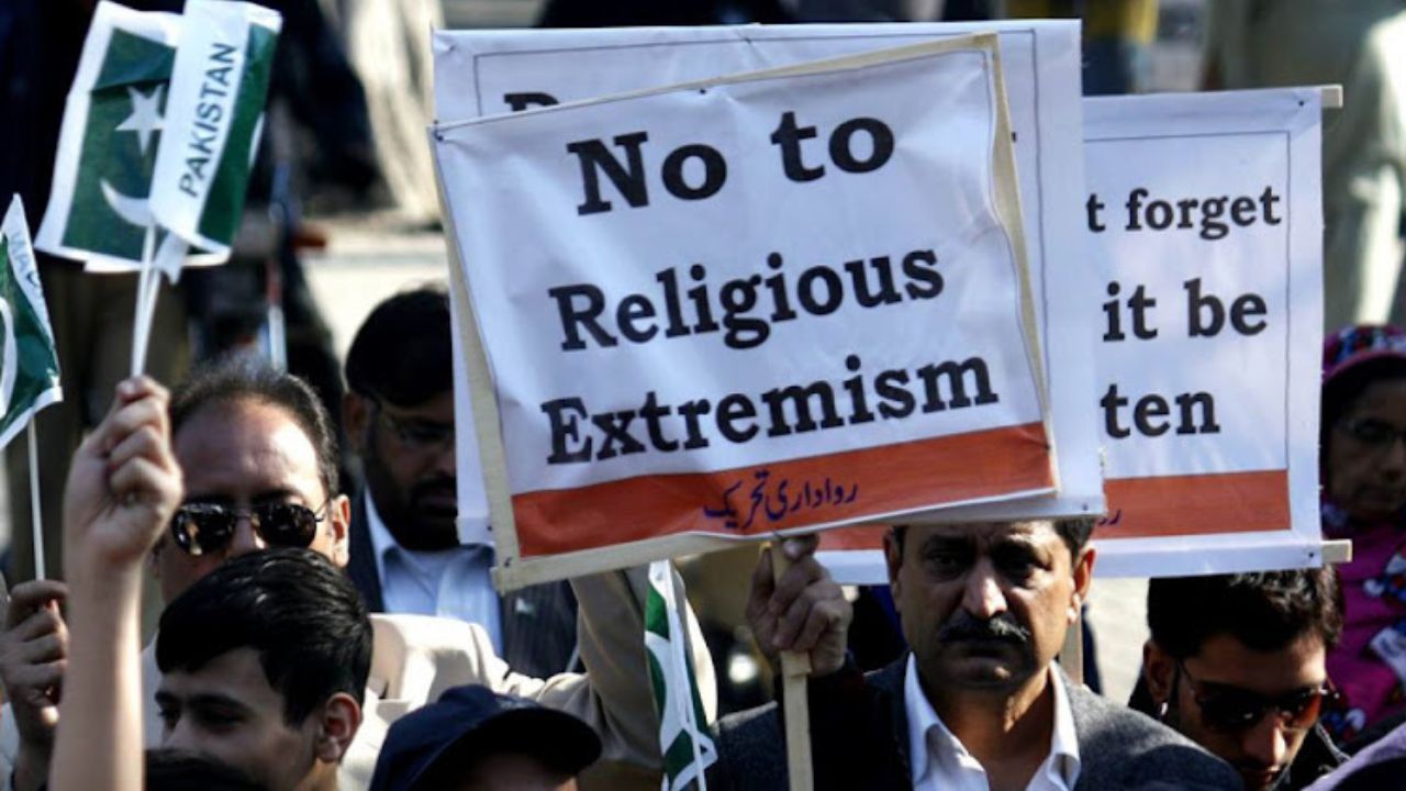 Boy, 14, stabs man to death over ‘sectarian argument’ in Gujrat