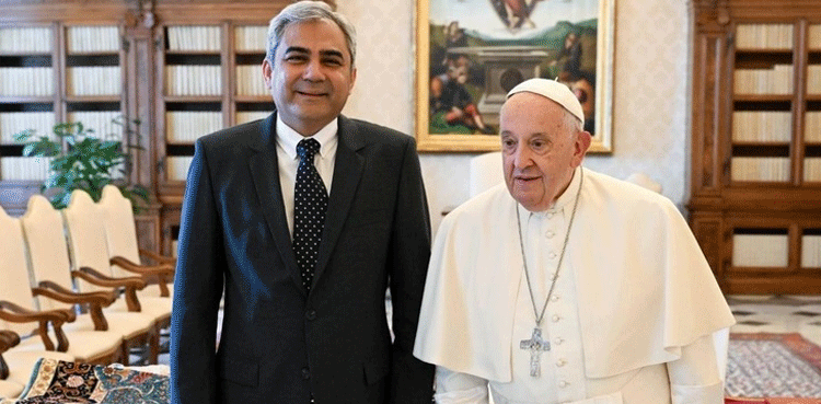 Mohsin Naqvi meets Pope Francis