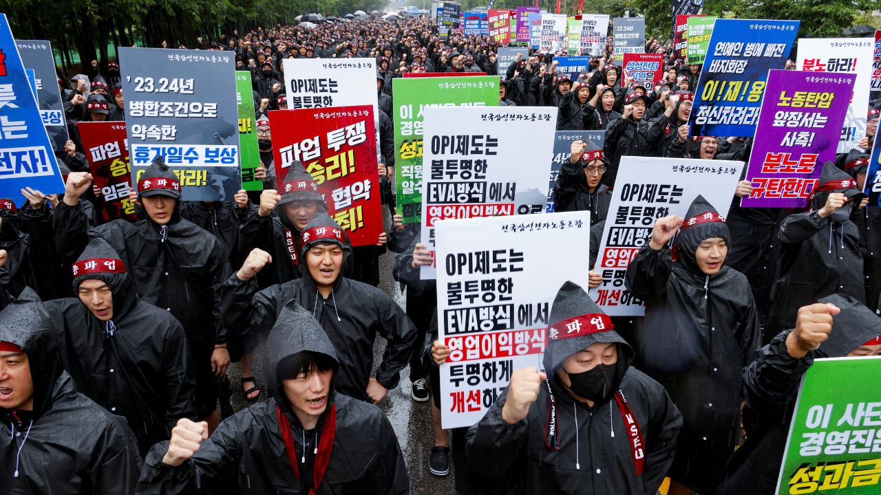 Samsung workers begin three-day general strike over pay
