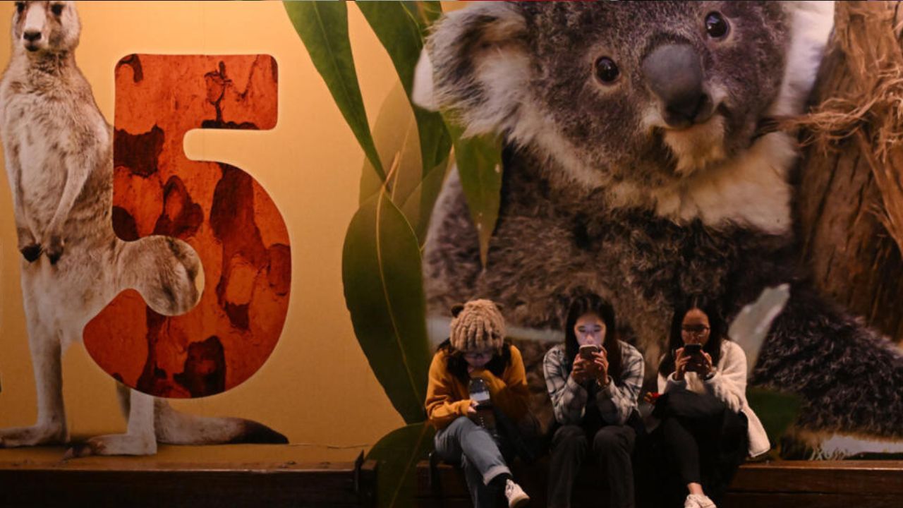 Australia plans age limit to ban children from social media