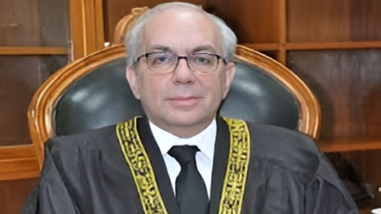 Justice Munib Akhtar walks out of Judicial Commission meeting